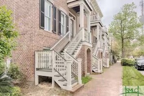 Exterior - Joseph&Jaclyn's PlaceII-Spacious stay in charming downtown Savannah (Savannah)