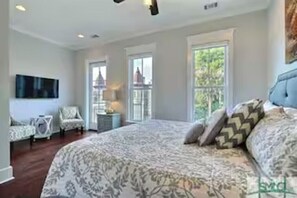 Iron/ironing board, WiFi, bed sheets - Joseph&Jaclyn's PlaceII-Spacious stay in charming downtown Savannah (Savannah)