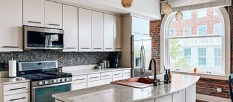 3 Suite Downtown Building w/Private Rooftop+Patio