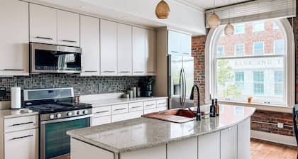 3 Suite Downtown Building w/Private Rooftop+Patio