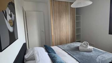 3 bedrooms, iron/ironing board, travel cot, free WiFi