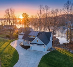 Exterior - Lakefront Escape - Hot Tub, Sauna, Yoga, Game Room (Denver)