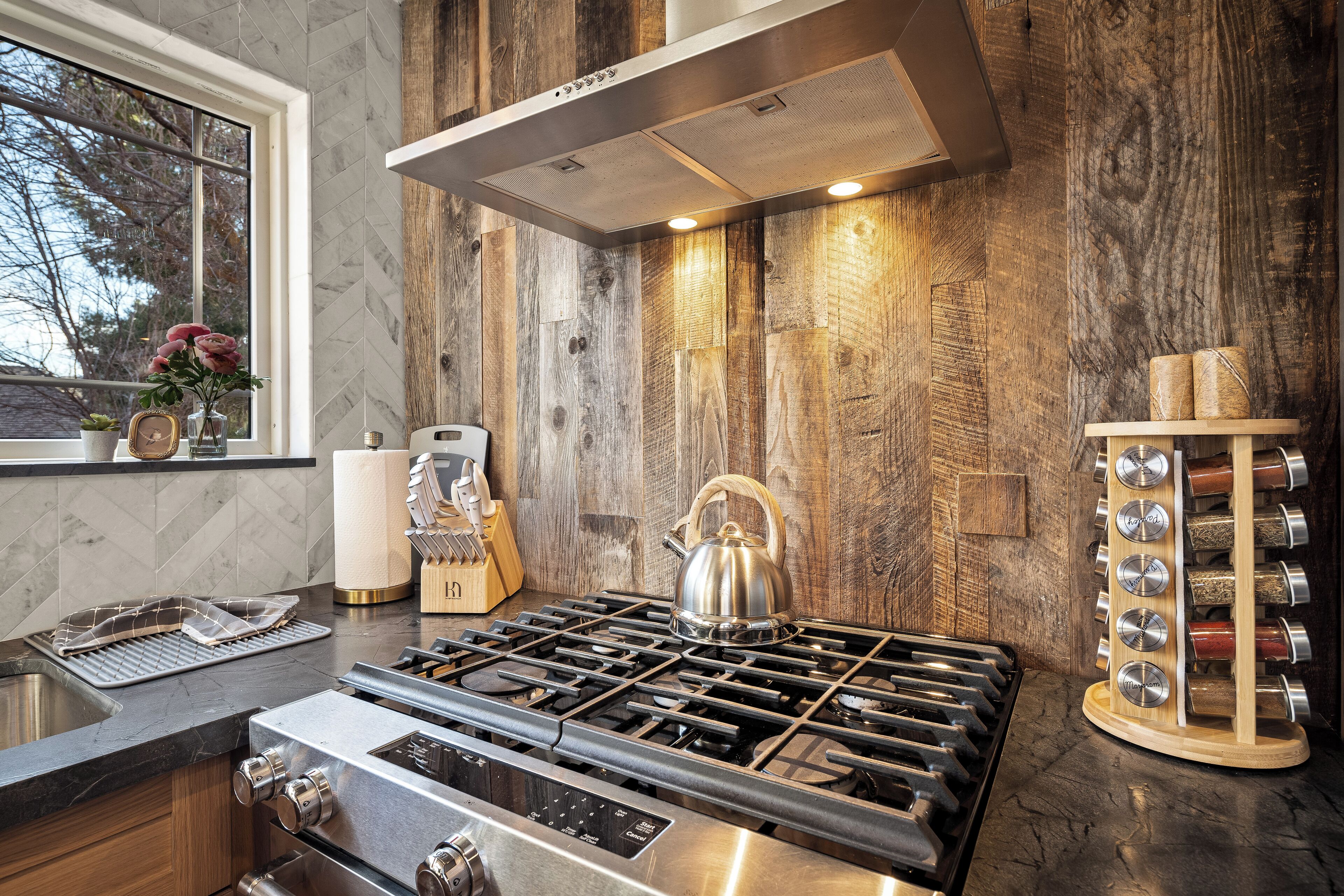 雪櫃、微波爐、焗爐、爐具