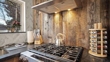 雪櫃、微波爐、焗爐、爐具