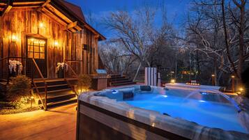 Bañera de hidromasaje al aire libre