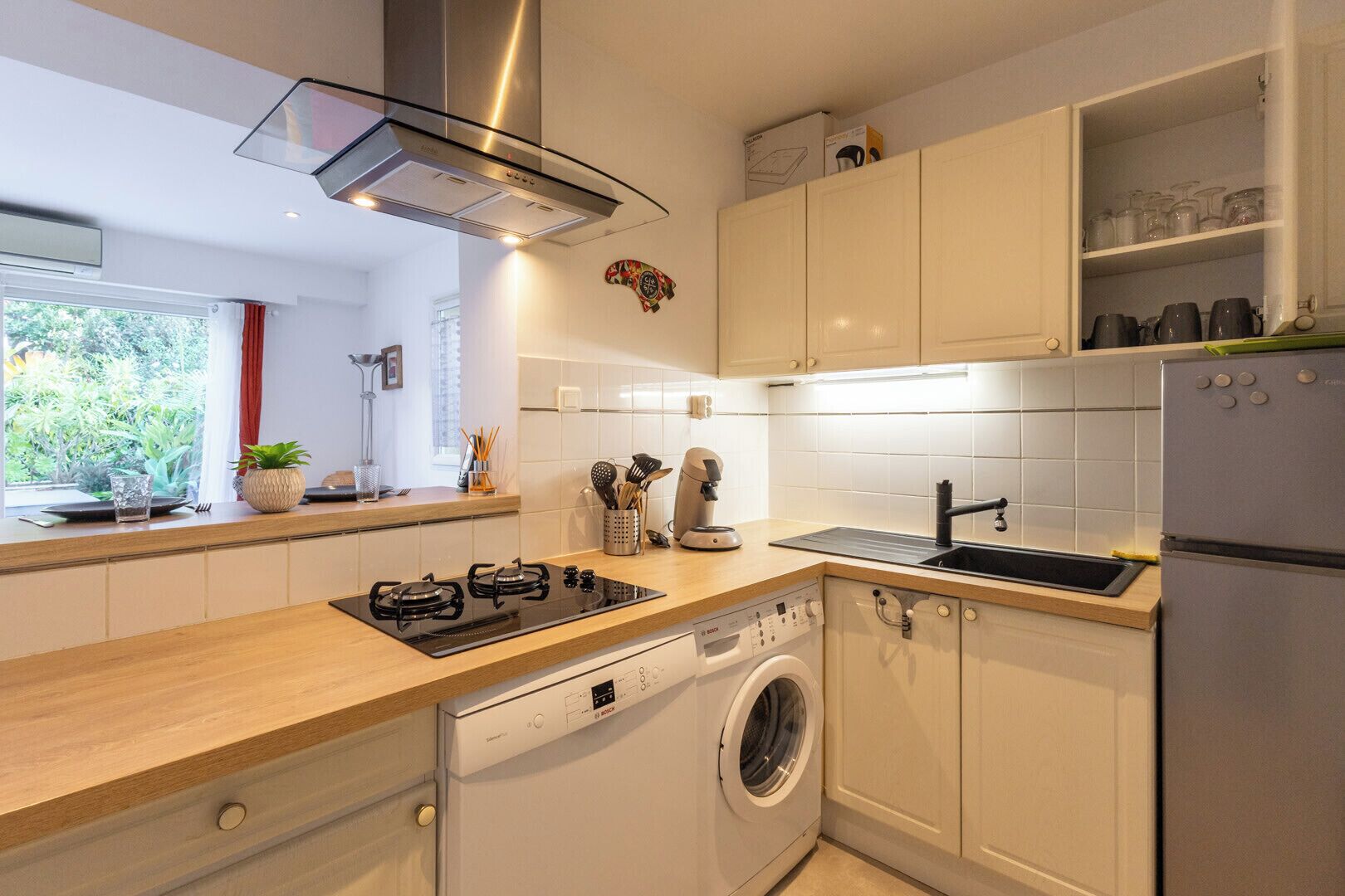 Réfrigérateur, micro-ondes, four, lave-vaisselle