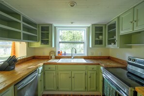 冰箱、微波炉、烤箱、炉灶