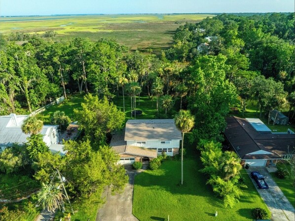 A residential area with houses surrounded by lush greenery and a clear view of the landscape. - The Marsh House (Brunswick)