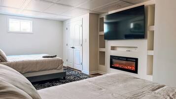4 bedrooms, desk, iron/ironing board, free WiFi