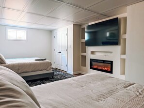 4 makuuhuonetta, työpöytä, silitysrauta/-lauta, ilmainen Wi-Fi