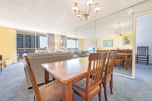 Dining - South Hampton 3BR Oceanview,Balcony,Steps to Beach (Myrtle Beach)