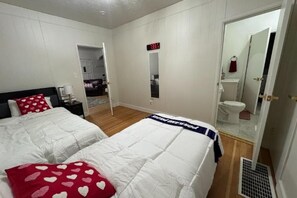 Room - Marvelous 4-bedroom house in Portland perfect for your getaway (Portland)