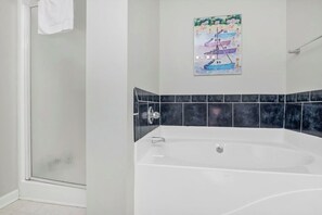 Ducha, toallas y papel higiénico