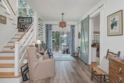 Well-appointed 5-bedroom, 5 bathroom house on gorgeous Lake Wateree with AC