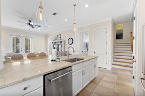 Fridge, microwave, oven, stovetop - Renovated 4BR, 4BA Beach House w/ 2 golf carts near pool, beach & 4 golf courses (Destin)