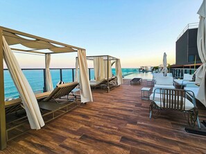 Terrace/patio - Oceanfront apartment with an amazing rooftop. (Salvador)
