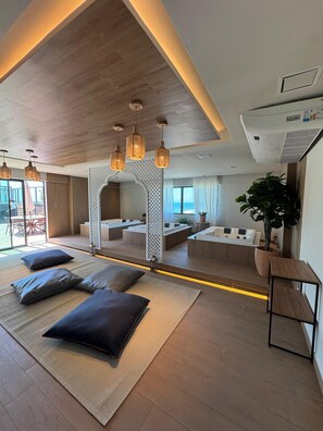 1 bedroom, iron/ironing board, WiFi, bed sheets - Oceanfront apartment with an amazing rooftop. (Salvador)