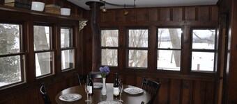 Old Mission Farmhouse Near Downtown, Wineries