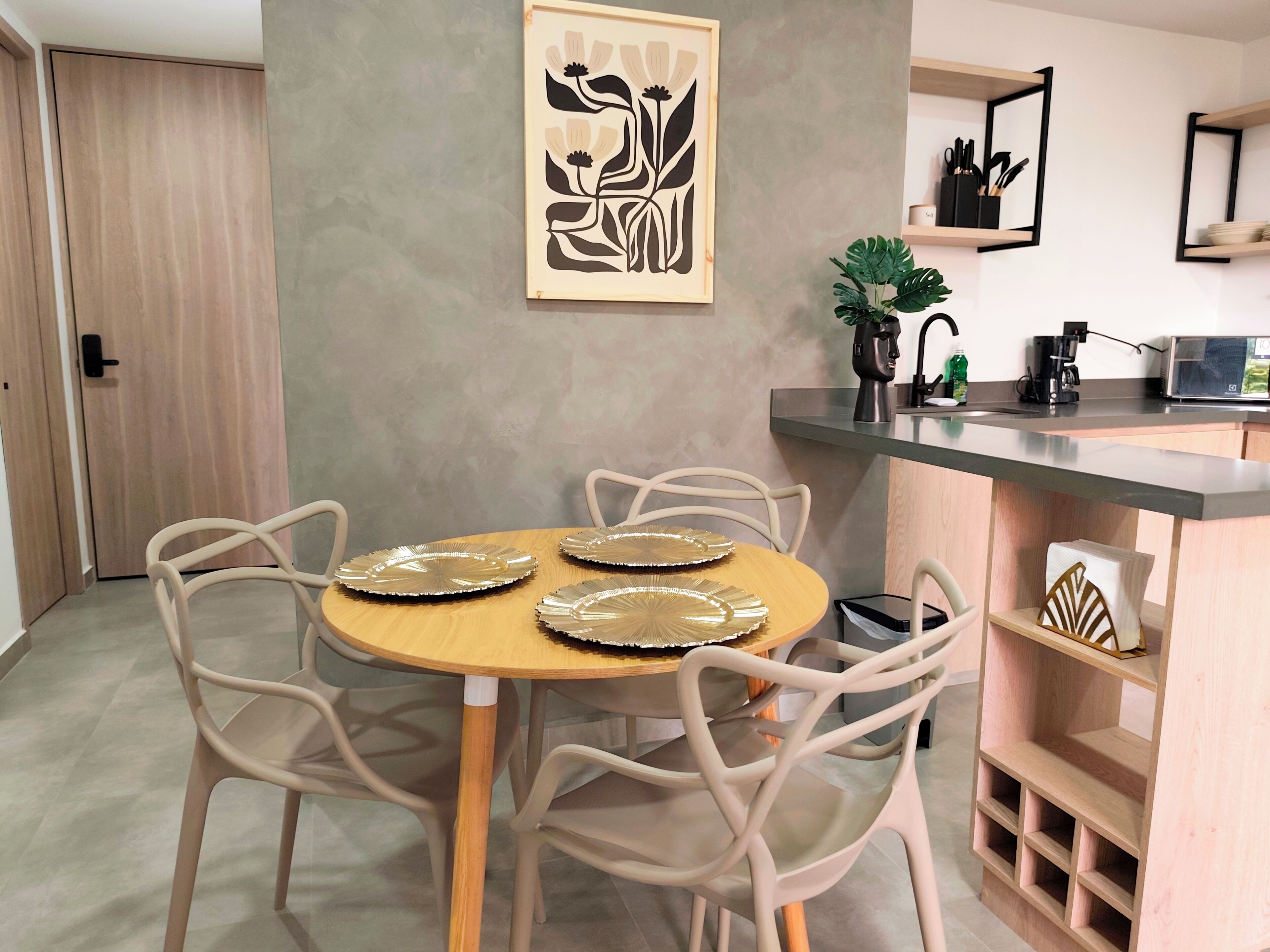 Comfort Apartment, City View | Dining