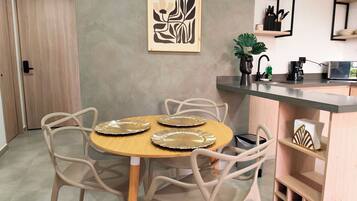 Comfort Apartment, City View | Dining