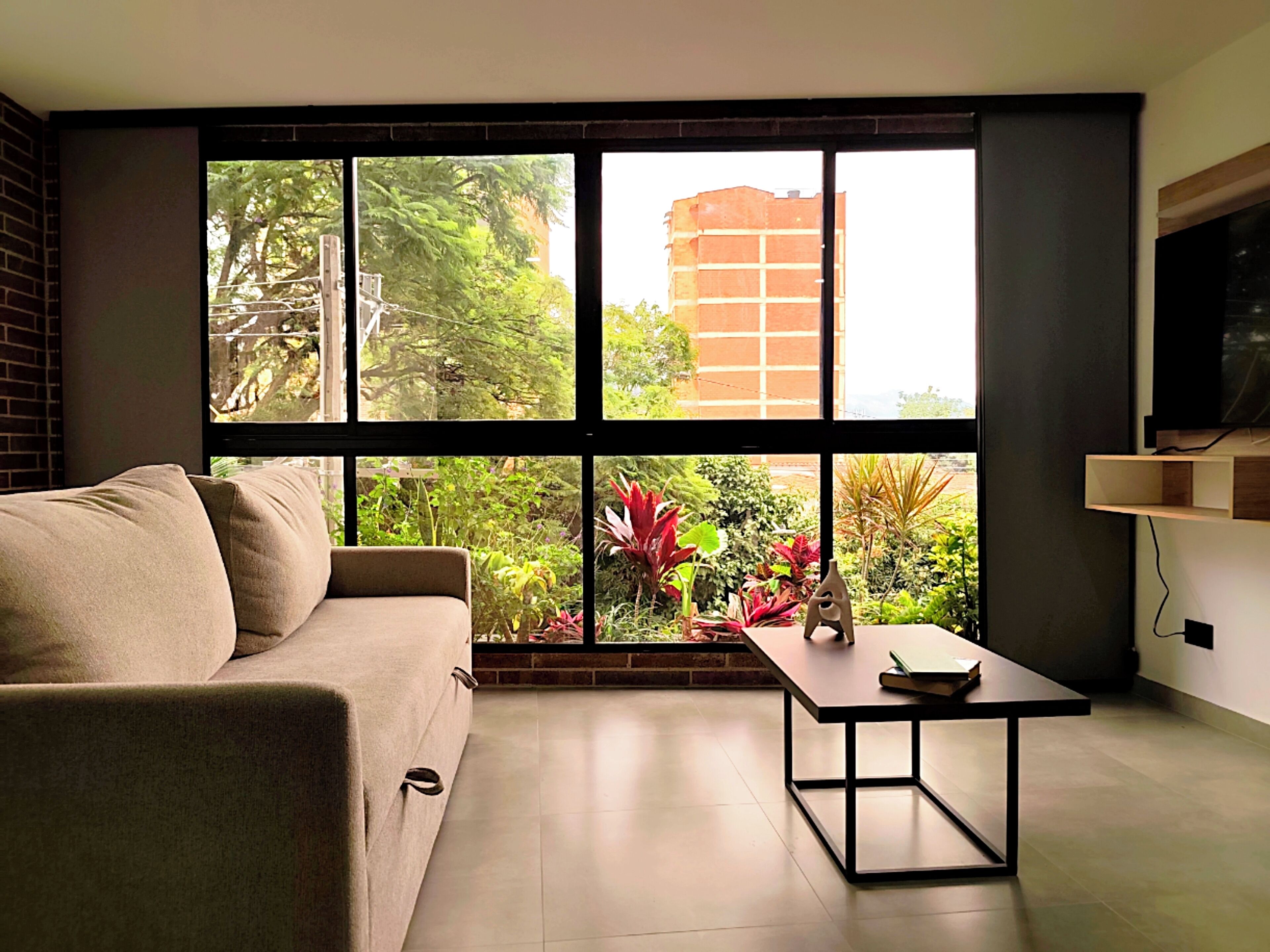 Comfort Apartment, City View | Living area