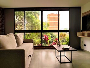 Comfort Apartment, City View | Living area