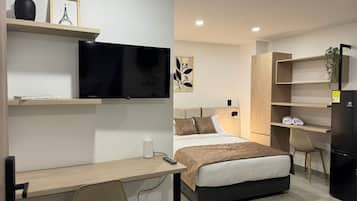 Classic Studio | In-room safe, desk, laptop workspace, iron/ironing board