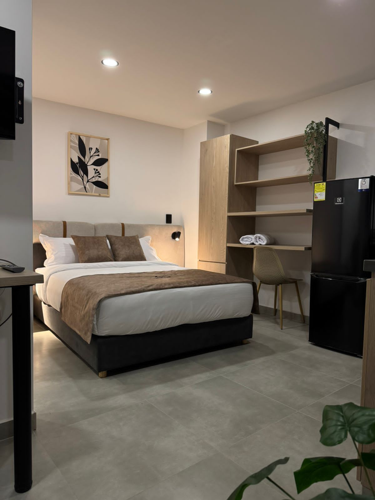 Caja de seguridad en la habitación y escritorio 