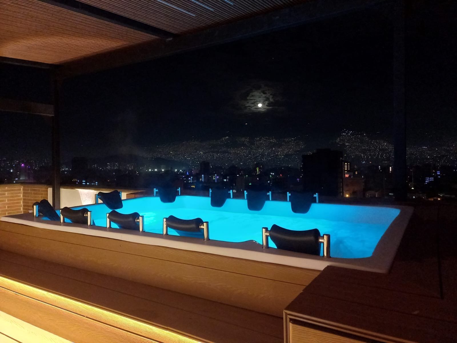 Bain à remous extérieur