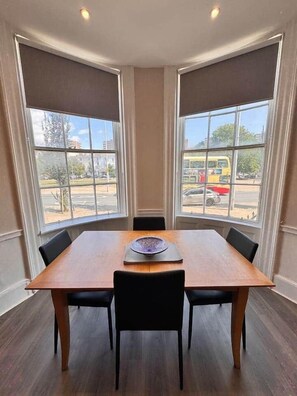 Dining - Beautiful flat in city centre - Free parking (Brighton and Hove)