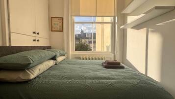 Iron/ironing board, WiFi, bed sheets