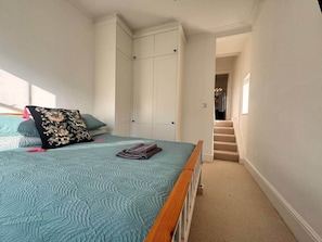 2 chambres, fer et planche à repasser, Wi-Fi, draps fournis