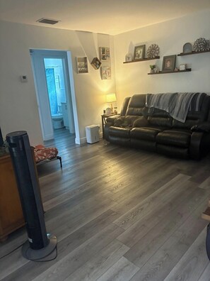 Interior - Spring Break Dream ~ 2 bedrm/2bath ~ 6 mins to Las Olas & 11 mins to the Beach! (Fort Lauderdale)