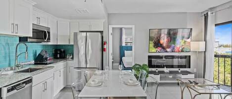 Fridge, microwave, stovetop, dishwasher