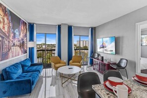 Smart-TV, Kamin, Videospiele, DVD-Player