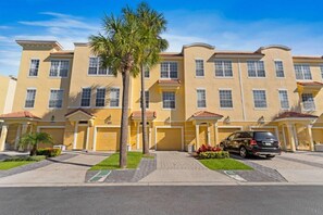 Exterior - 5026-13 Spacious 3BR Townhome at Vista Cay Resort (Orlando)