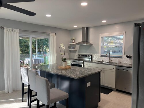 Fabulous Country Apartment in "America's Happiest Seaside Town."