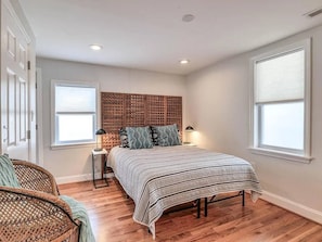 5 bedrooms, iron/ironing board, WiFi, bed sheets - Walk to the Beach!  The Glam Clam Beach Home in Charming Lower Chelsea AC! (Atlantic City)