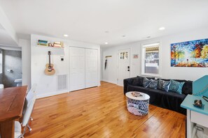 Interior - Walk to the Beach!  The Glam Clam Beach Home in Charming Lower Chelsea AC! (Atlantic City)