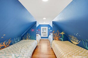 5 bedrooms, iron/ironing board, WiFi, bed sheets - Walk to the Beach!  The Glam Clam Beach Home in Charming Lower Chelsea AC! (Atlantic City)