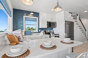 Fridge, microwave, stovetop, dishwasher