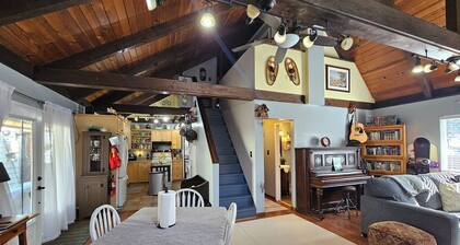 A lovely 2 bedroom, 2 bath Cabin in the heart of Twain Harte.