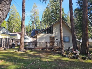 Exterior - A lovely 2 bedroom, 2 bath Cabin in the heart of Twain Harte. (Twain Harte)