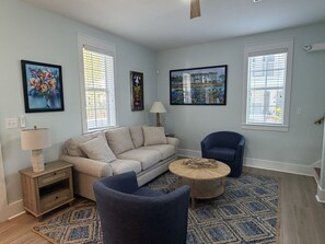 Smart TV - Beautiful 2-bedroom bungalow in enchanting Santa Rosa Beach with AC (Santa Rosa Beach)
