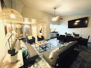 Smart TV - Close to Beach, Private Jacuzzi, BBQ, 70 TV (South Padre Island)