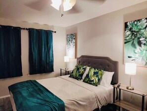 2 bedrooms, free WiFi - Close to Beach, Private Jacuzzi, BBQ, 70 TV (South Padre Island)