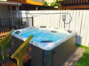 Outdoor spa tub - Close to Beach, Private Jacuzzi, BBQ, 70 TV (South Padre Island)