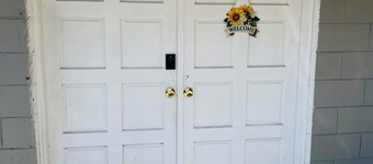 Modern independent studio with parking included