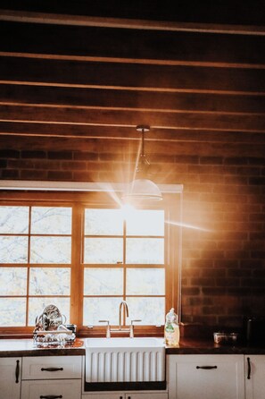 Microondas, horno, parrilla de estufa y lavavajillas