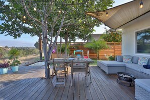 Outdoor dining - Canyon Retreat|Chef Kitchen|Deck|Sunrise Views (San Diego)